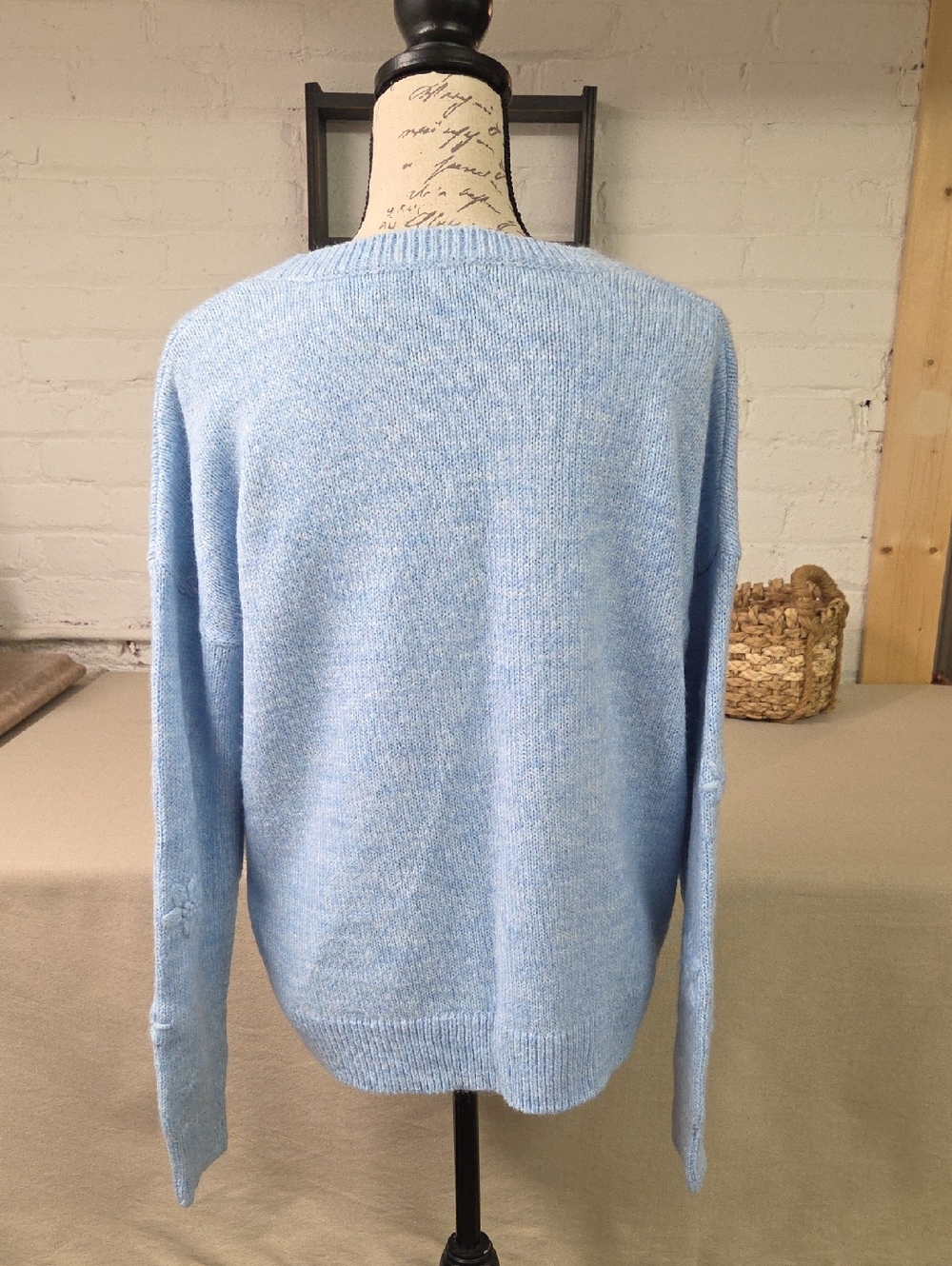 Lilly Pulitzer Light Blue Floral Appliqué Crew Sweater Size Med Elizabelle - Picture 4 of 8